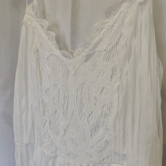 Lace romper - Picture 3 of 3